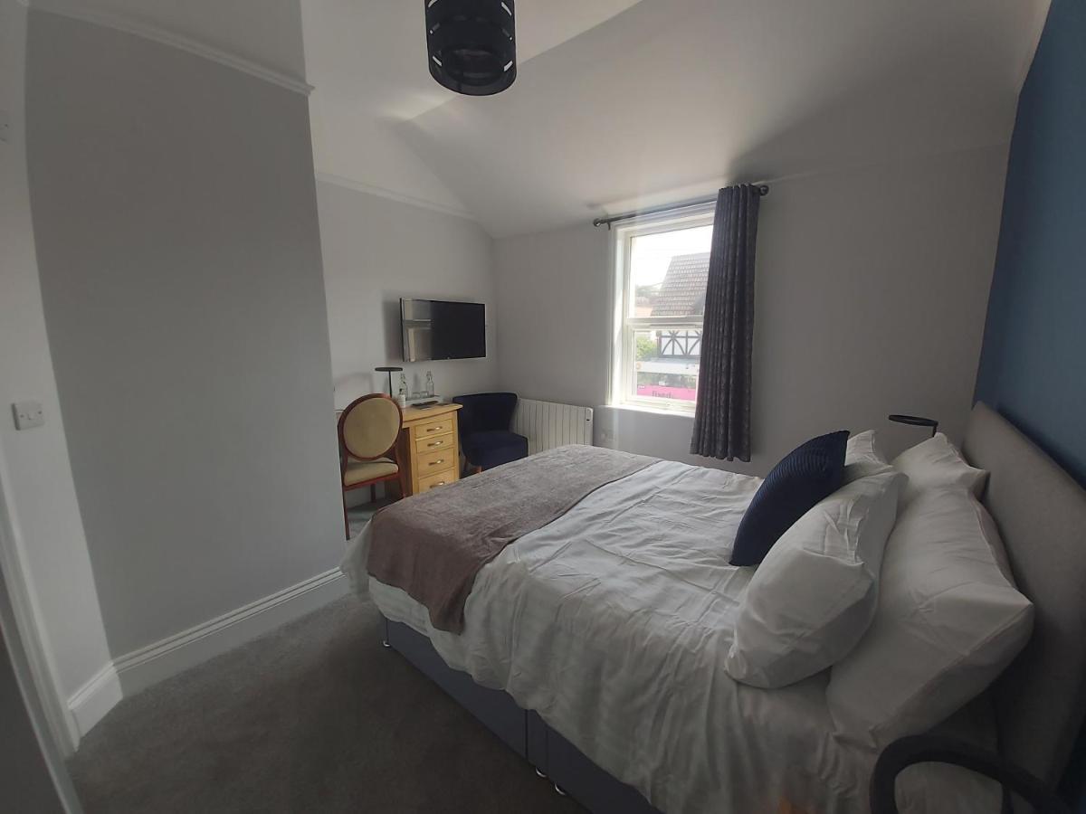 Bay House Bed & Breakfast Totland  ภายนอก รูปภาพ