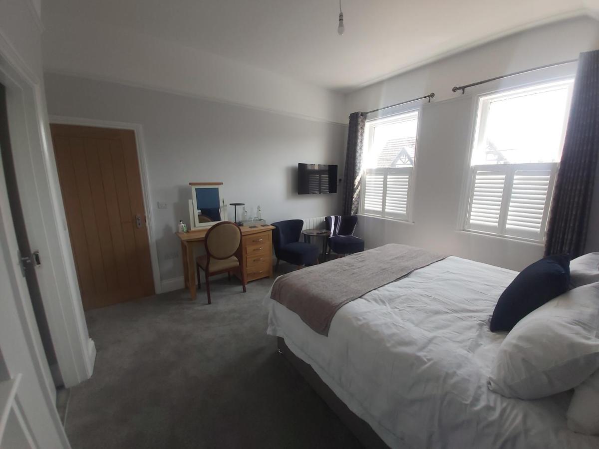 Bay House Bed & Breakfast Totland  ภายนอก รูปภาพ